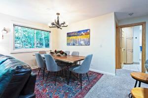 Ski in out 2 BDR Condo in the Heart of the Action