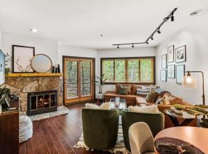 Gorgeous 1BR Steps From Lifts with Private Hot Tub