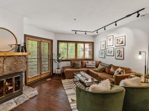 Gorgeous 1BR Steps From Lifts with Private Hot Tub