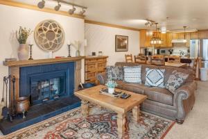 2BR Condo with Amazing Locale Minutes from Slopes