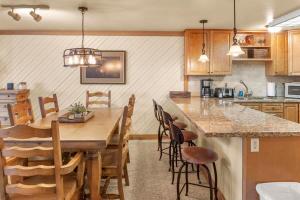 2BR Condo with Amazing Locale Minutes from Slopes