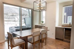 Pristine 3BR with Hot Tub 15min to Park City