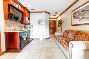 Charming 1BR with Resort Amenities Near Ski Lift