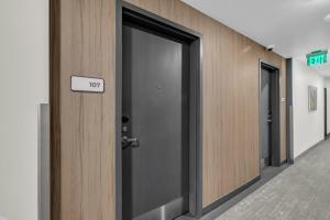 Modern Ski in Ski out Canyons Village Studio