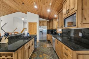 4BR Retreat with Hot Tub and Great Location