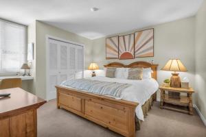 Bright 4BD Condo Minutes to Slopes