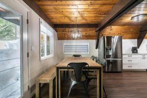 Rustic and Modern 3BDR Tahoe Cabin