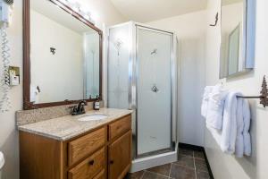 Lakeside Studio Steps from the Beach