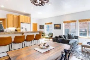 Bright 3BD Kings Beach Townhome - Kings Beach