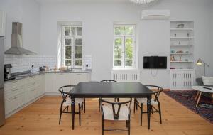 Tranquil 1BR Sololaki Apt - By Wehost