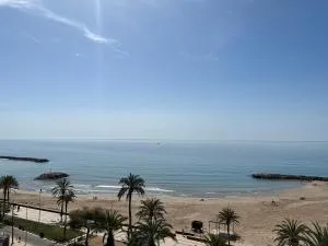 Primera línea de playa con preciosas vistas al mar - Cunit