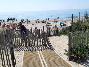 Appartement rénové 4 pers avec loggia et parking, à 50m de la plage! - FR-1-326-757