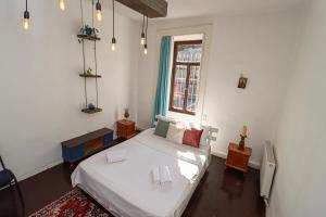 Cozy 2BR Apt Near Fabrica - By Wehost