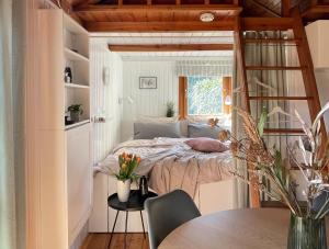 Tiny House mit Garten in See-Nähe