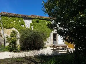 Gite avec extérieur - Saint-Jean-dʼAngle