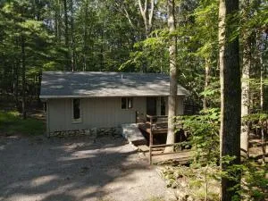 Haven Home - Deck, Grill, Hiking, Pool Access, Games, Community Playground and Tennis Courts - Morton Grove