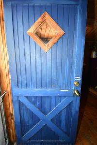 Whispering Hills -- Pet Friendly - Hot Tub - Grill - Wifi - Fire Pit - Covered Porch - Screen Porch - Fireplace - View - Billiard Table - Game room