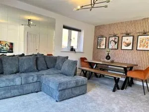 Luxury Renovated House - Hurst