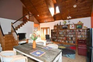 Mountain Meltdown - Pet Friendly, Grill, Wifi, Fire Pit, EV Station -Shared Space - Grill, Fire Pit, Covered Porch, Fountain Pond - Breezewood