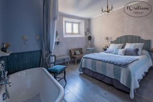 B&B / Chambres d'hotes CHAMBRES D'HOTES L'Oreliane en Provence Adults Only : photos des chambres