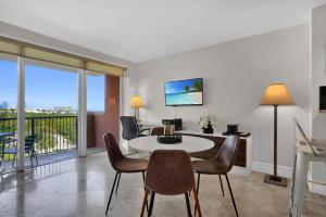 Modern Bay View Balcony In The Grove Free Parking