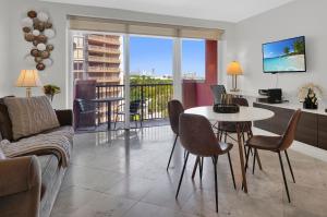 Modern Bay View Balcony In The Grove Free Parking