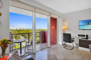 Modern Bay View Balcony In The Grove Free Parking