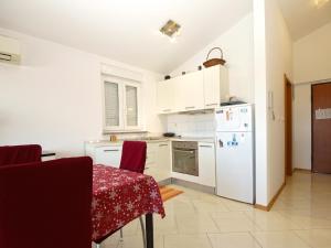 Ferienwohnung für 4 Personen ca 54 qm in Fažana-Surida, Istrien Istrische Riviera - b58342