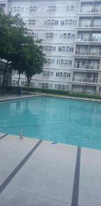 Trees Residences 1 Bedroom with Netflix and Bluetootth Karaoke Speaker with 2 mini Microphone