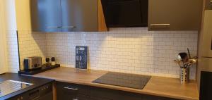 JanPartment - geräumig - W-LAN - Natur - Garten - Entspannung - zentral - 10 Min WV-Werk - Carport - 24h CheckIn