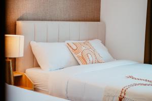Dubai Marina Delight: Spacious Retreat for Groups