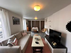 Appartements Large Apartment in City Center : photos des chambres