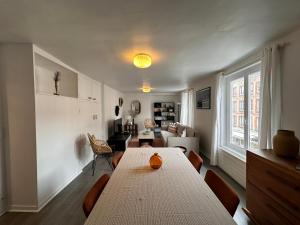 Appartements Large Apartment in City Center : photos des chambres