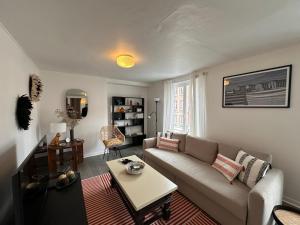 Appartements Large Apartment in City Center : photos des chambres