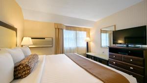 Best Western Plus Emerald Isle Hotel