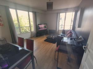 Mimi - Pigalle - Montmartre - Artists World