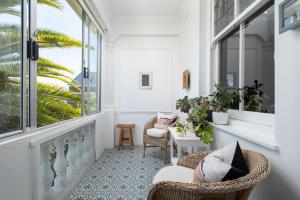 Timeless Sea Point Retreat Walk to Restaurants