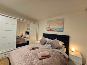 Dům se dvěma byty, zahrada, Wi-Fi a parkování zdarma, klidná část Hradce Králové