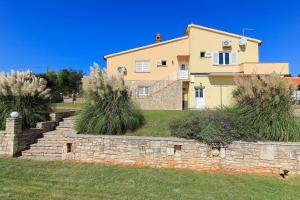 Ferienhaus mit Privatpool für 8 Personen ca 210 qm in Pavicini, Istrien Südküste von Istrien