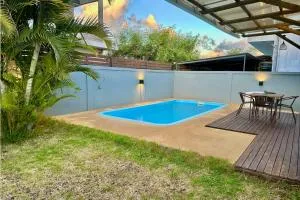 Charming Villa with Private Pool - Pointe aux Sable