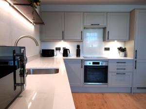 Apartment 2 Old Conservative Club in Historic Town - Pass the Keys