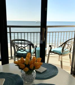 Sea La Vie Oceanfront Studio