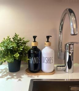 GuestFirst- Relax by the Sea 4 Min to Beach FREE Parking