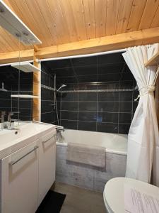 Chalets Le Chalet « au Fil de l’eau » : photos des chambres