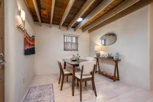 Casa Saint Francis- King Bed-Patio & Fire Pit -2BR