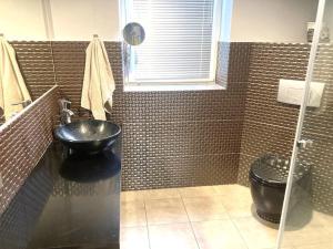 Tymi3 Dom na wzgórzu przy stoku