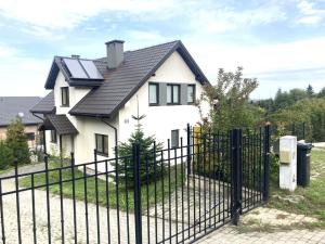 Tymi3 Dom na wzgórzu przy stoku