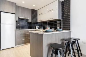 Must Stay - Finikoudes Seaview