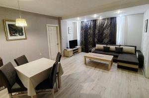 Two-Bedroom Apartment room in Venice Apartments