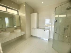 The View Luxury Condominium Karon